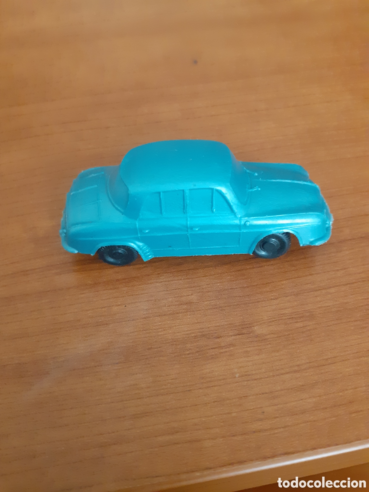 Coches a escala: COCHE RENAULT DAUPHINE DETERGENTE ESE PLASTICO