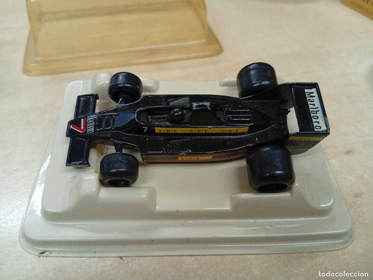 Coches a escala: Pilen. Coche de f&oacute;rmula 1 Lotus 80. Con caja original.
