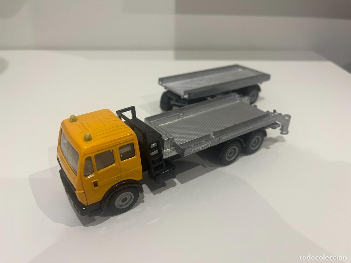 Coches a escala: Cami&oacute;n de Transporte Pesado con Remolque Siku Escala 1/55 - Made in Germany