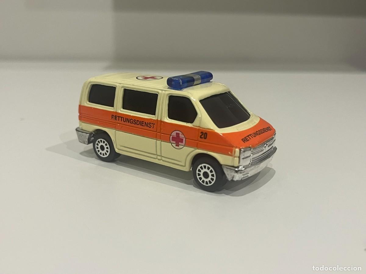 Coches a escala: Ambulancia VW T4 Rettungsdienst Luz y Sonido 1/64