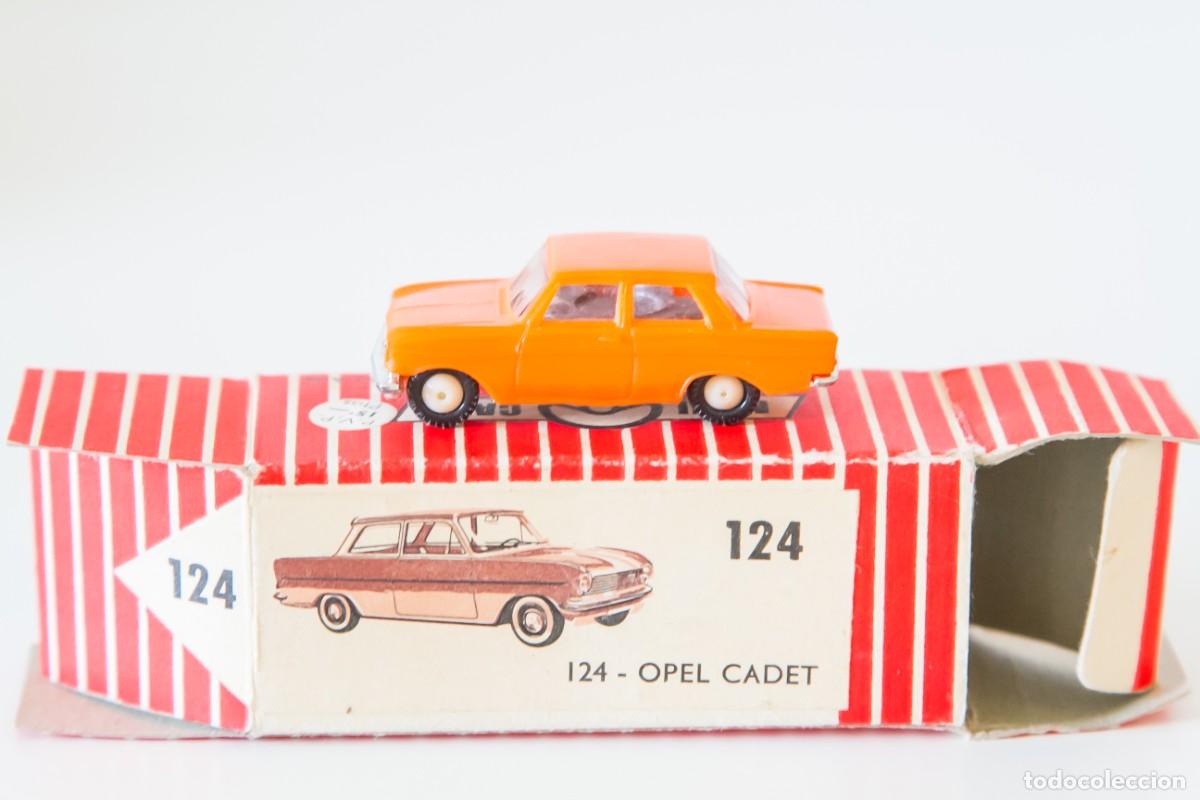 Coches a escala: Coche miniatura Anguplas Mini Cars Opel Cadet Kadett n&ordm; 124, pl&aacute;stico, esc. 1/86 1962