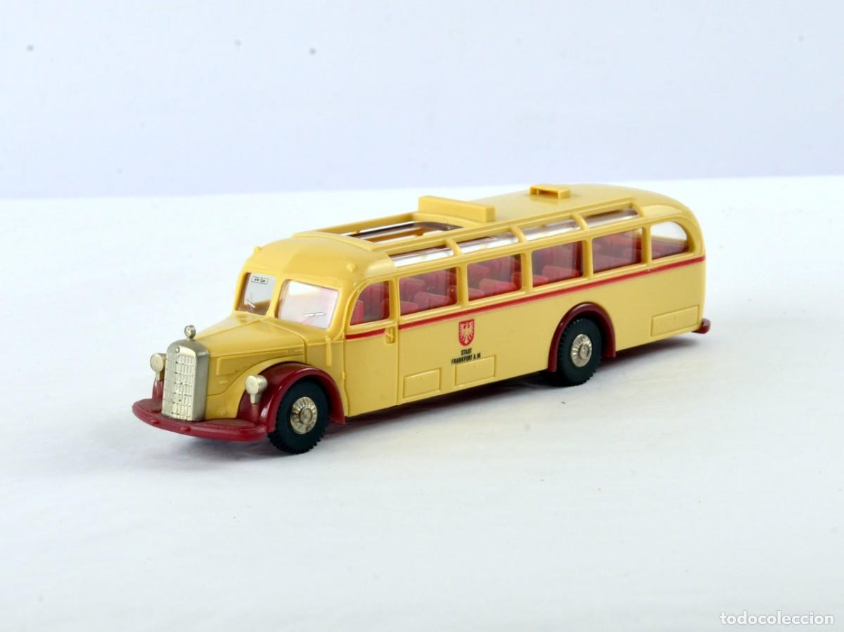 Coches a escala: Brekina Escala 1:87 H0 Autocar Mercedes Benz O5000 Frankfurt