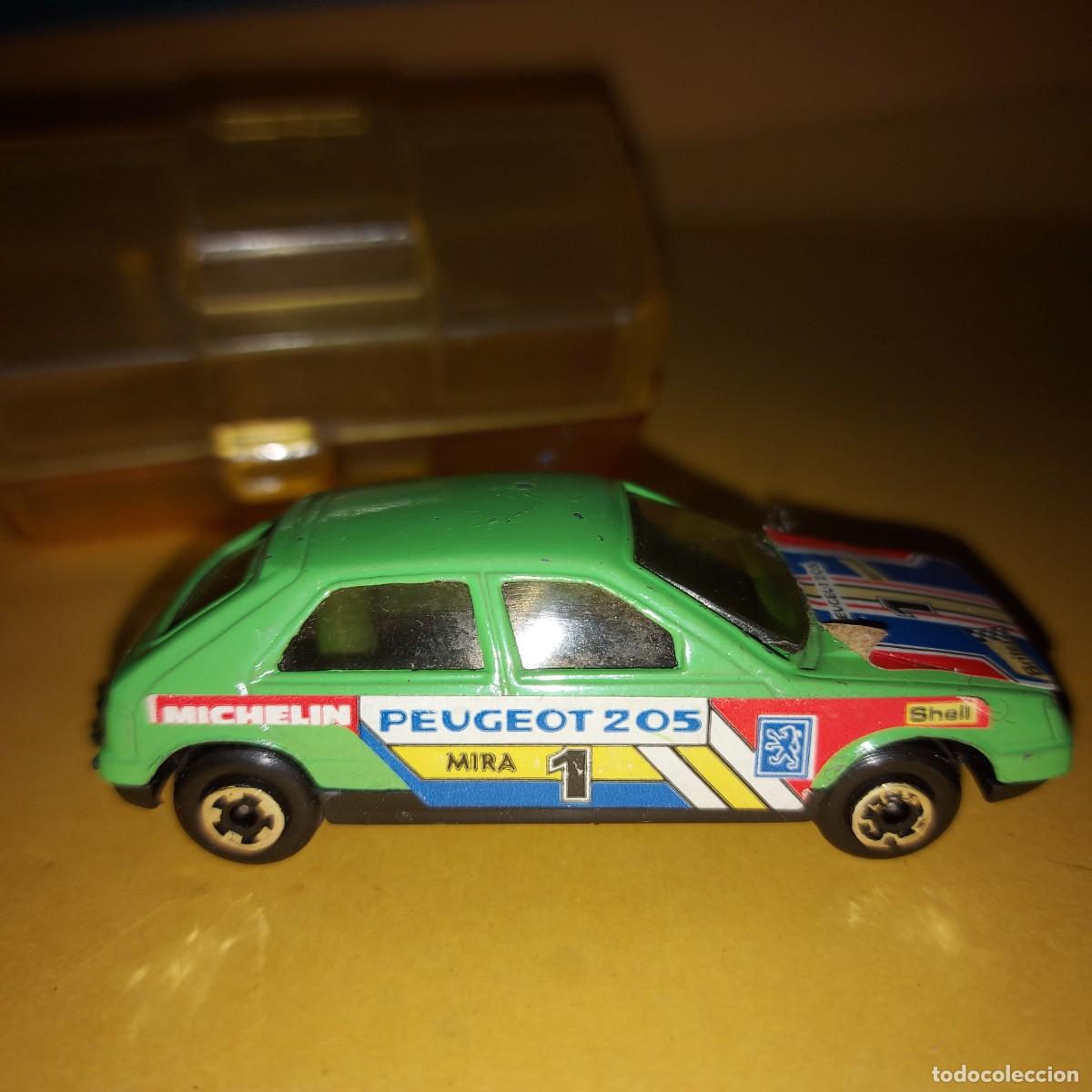 Coches a escala: COCHE PEUGEOT 205 DE MIRA CON SU ESTUCHE
