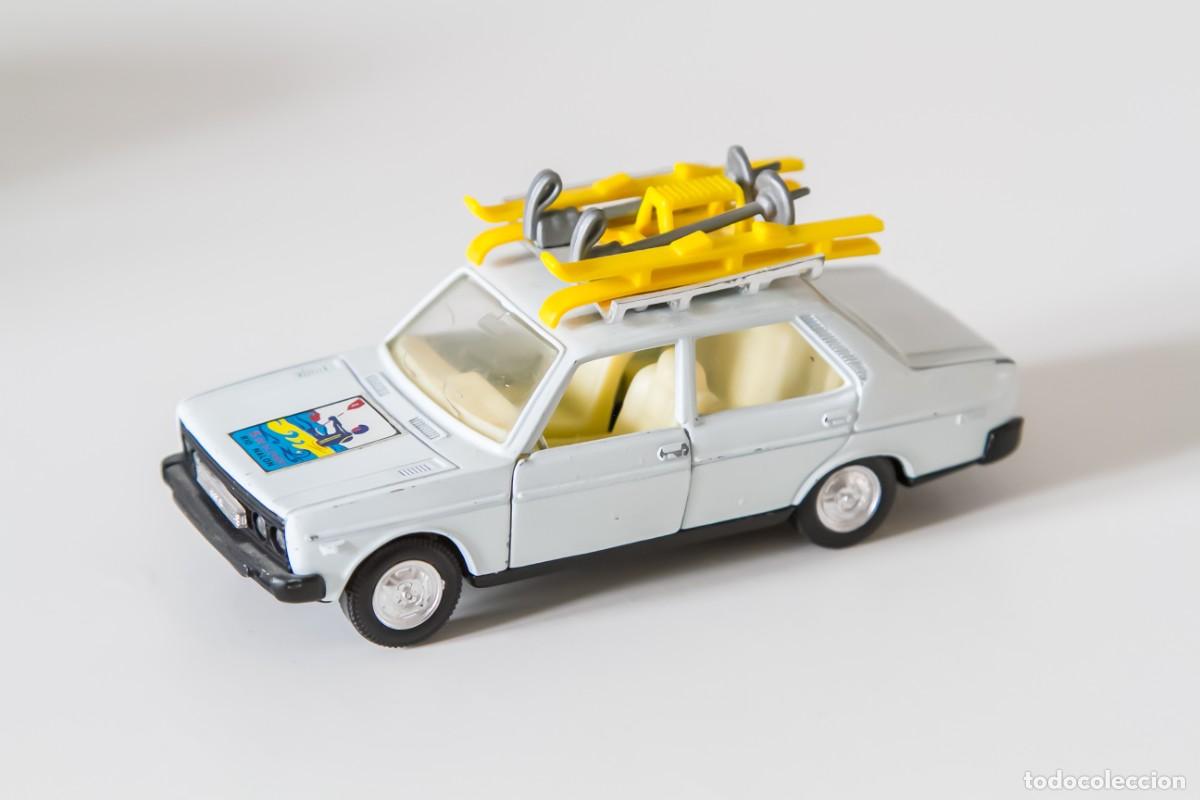 Coches a escala: Coche miniatura Mira Seat 131 E ski