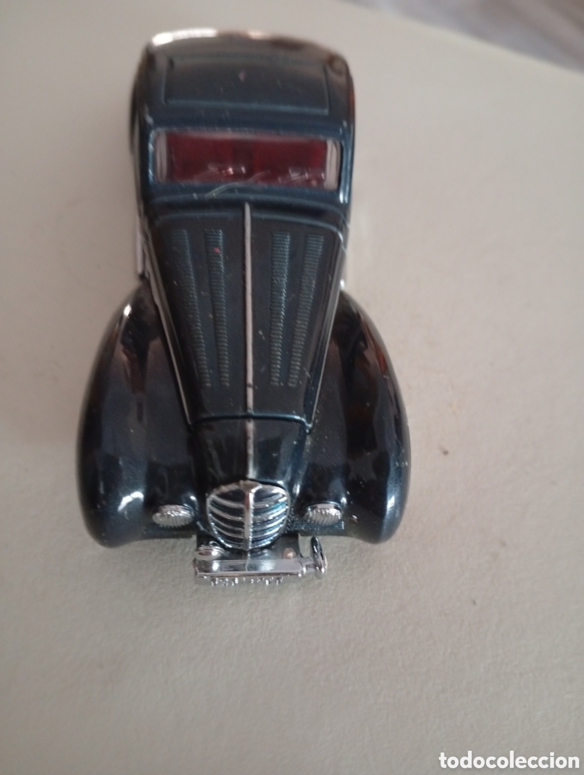 Carros em escala: Coche dinky toys le falta tres gomas en rued&aacute;s