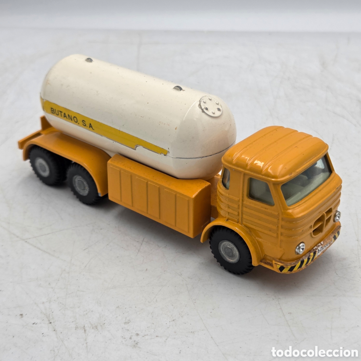 Model Cars: CAMI&Oacute;N CISTERNA BUTANO MINIATURAS JOAL 208 Escala 1:50