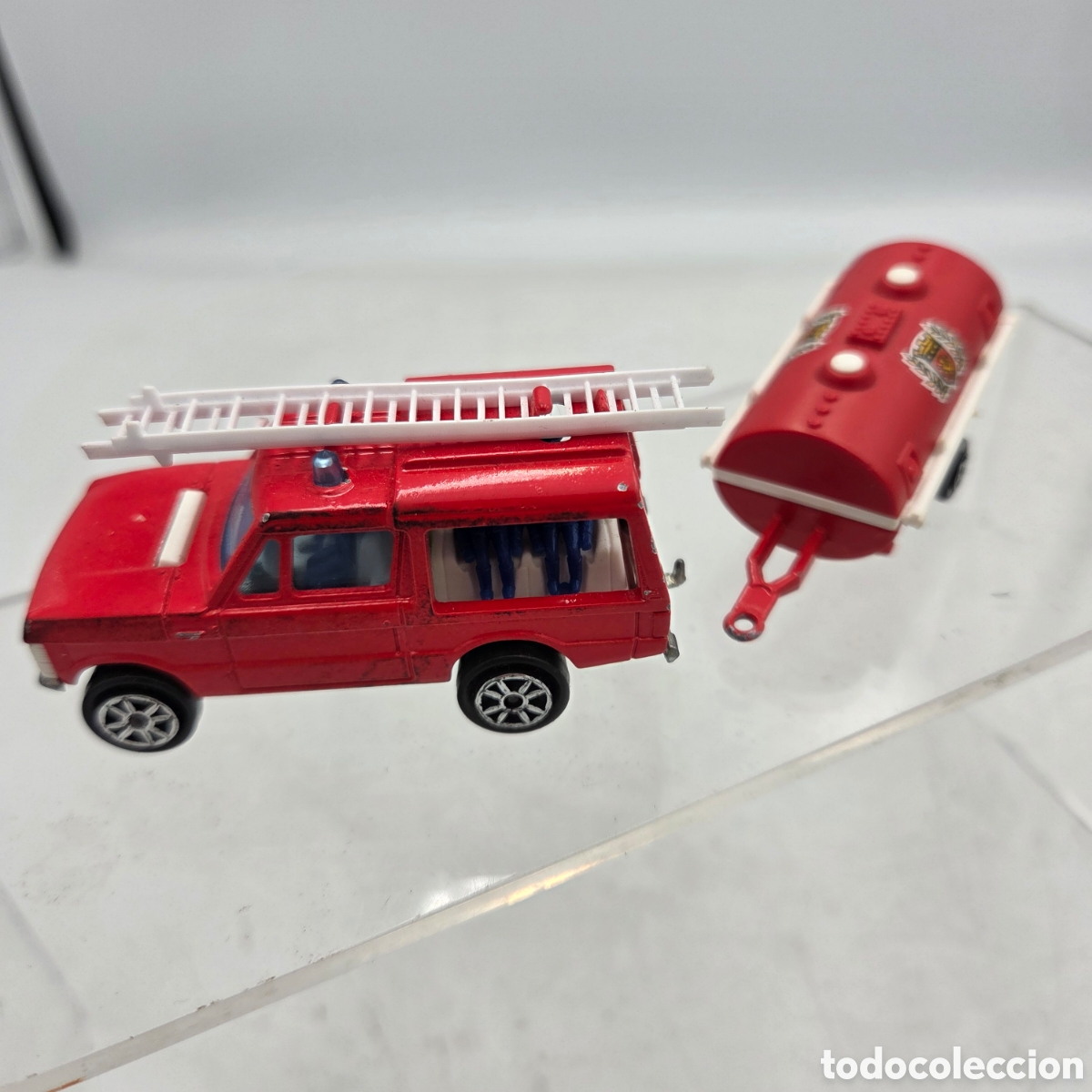Coches a escala: RANGE ROVER BOMBEROS CON CISTERNA MAJORETTE 1:60 - Foto 2