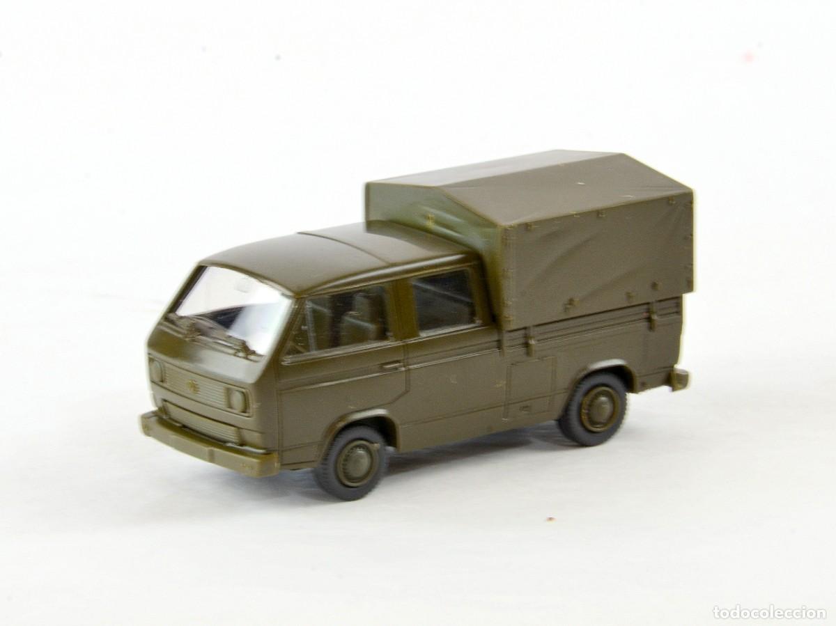 Coches a escala: Roco minitanks Escala 1:87 H0 413 Volkswagen T3 Cabina Doble Militar Impecable con Caja