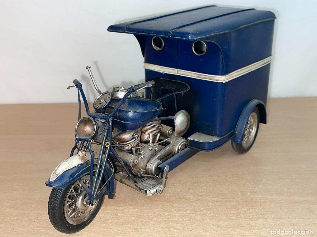 Voitures &agrave; l'&eacute;chelle: Antiguo Motocarro tipo Harley-Davidson triciclo decorativo r&eacute;plica vintage metal chapa moto indian