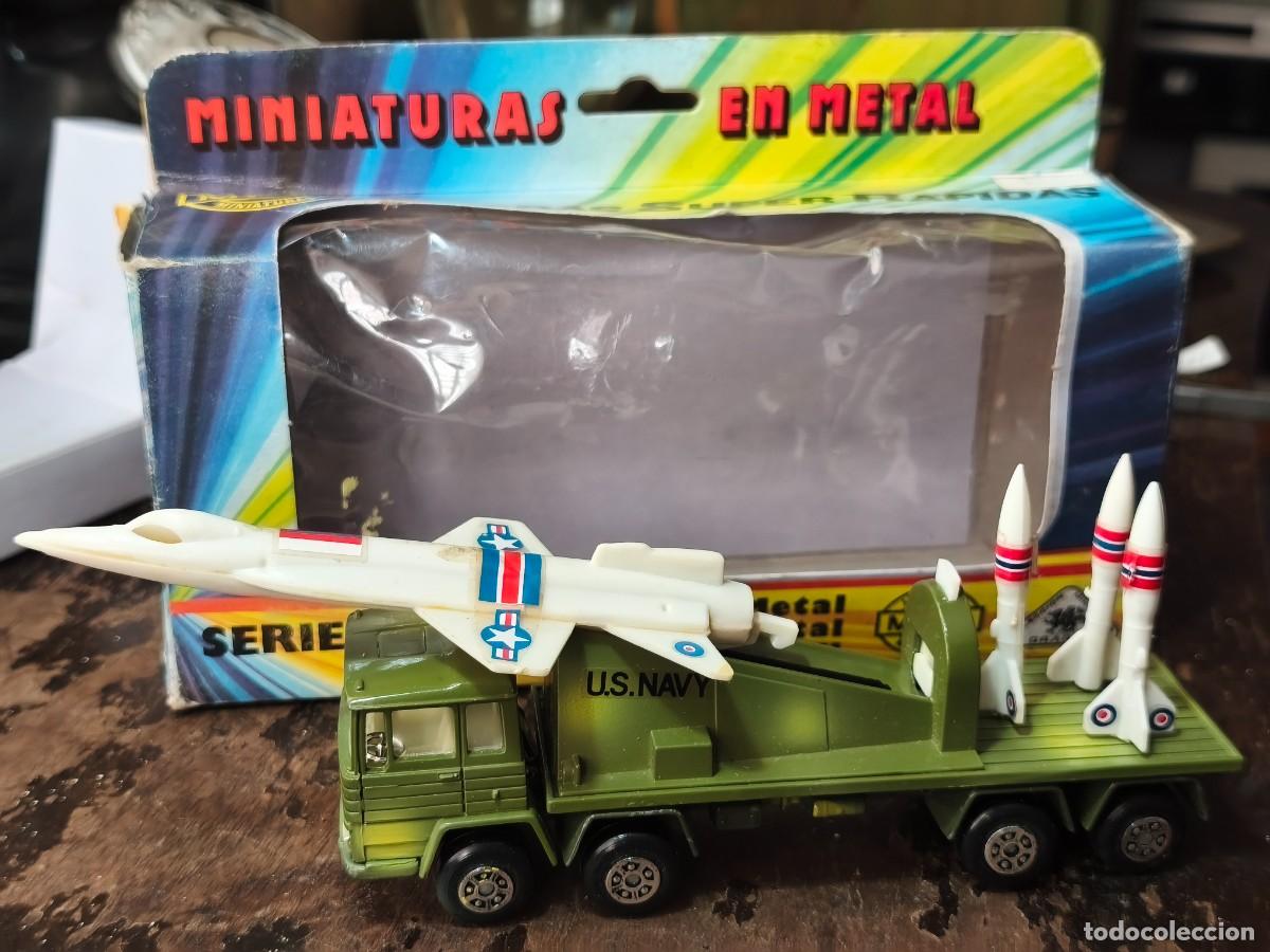 Coches a escala: Pegaso 1080. Trailer lanzadera avi&oacute;n cohetes militar Mira.Ref.54. Escala 1/64.Miniaturas en Metal.
