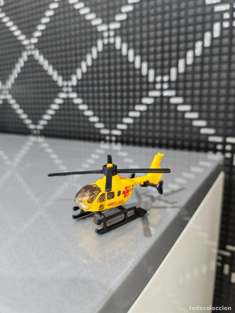 Coches a escala: Helic&oacute;ptero Ambulancia Siku - Foto 2