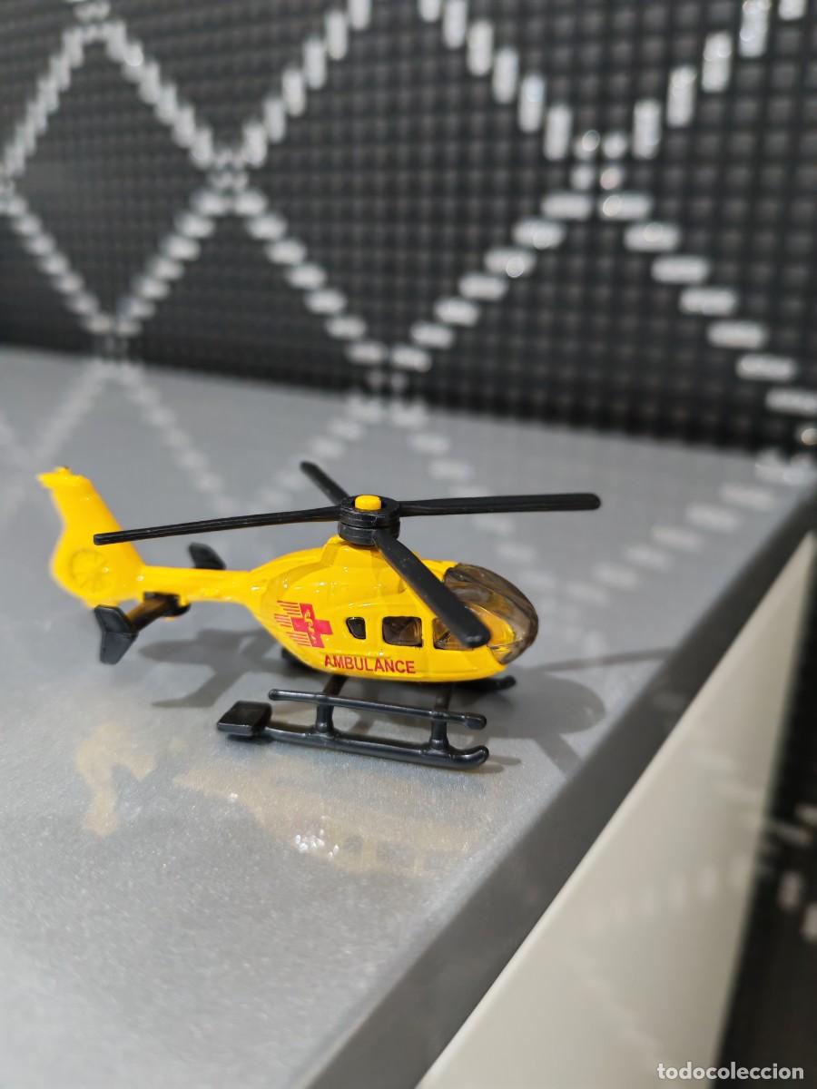 Coches a escala: Helic&oacute;ptero Ambulancia Siku - Foto 3