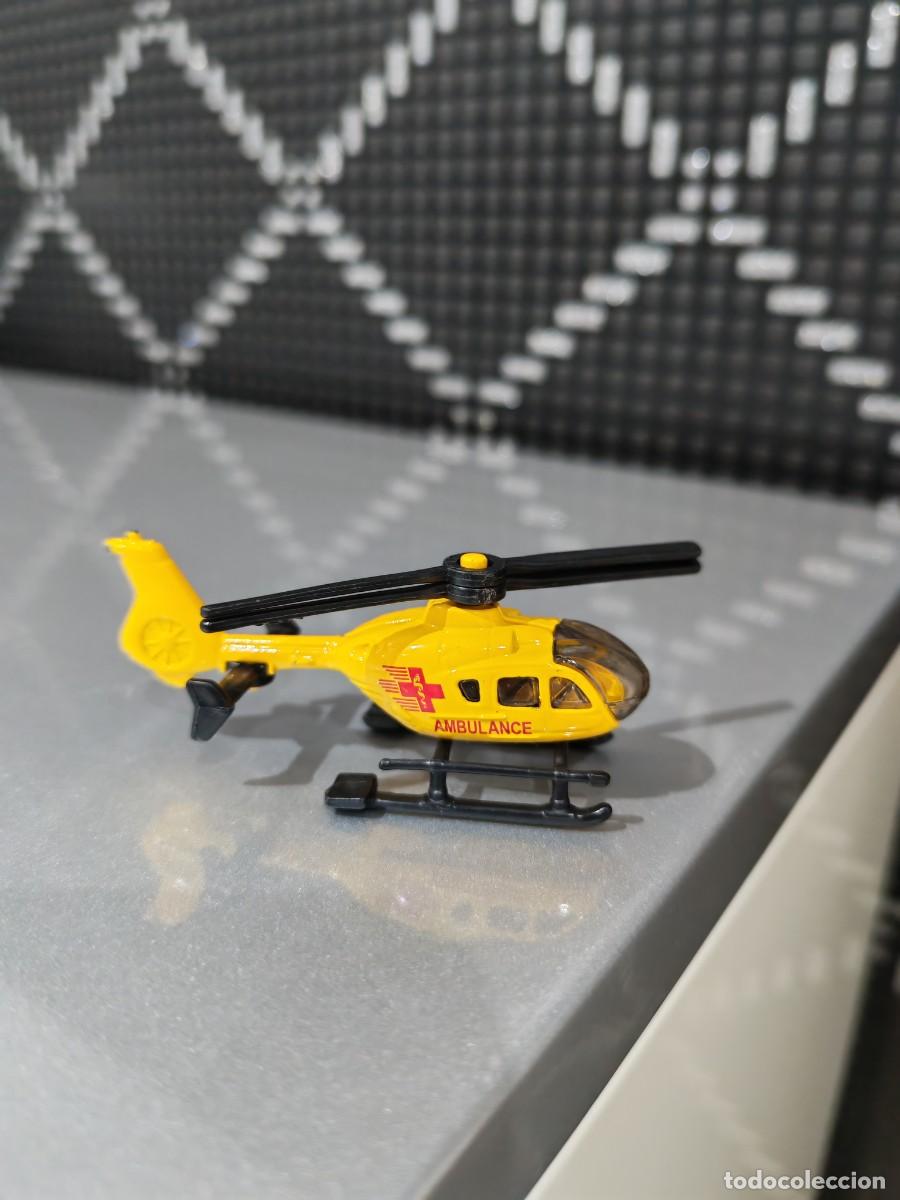 Coches a escala: Helic&oacute;ptero Ambulancia Siku - Foto 4