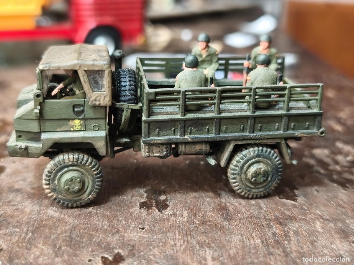 Coches a escala: Cami&oacute;n Pegaso 3046/10 transporte de tropa. Escala H0 1/87. Nimix.