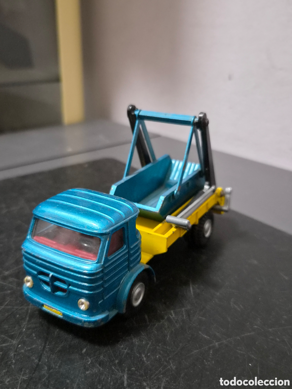 Coches a escala: ANTIGUO CAMION PEGASO N.211 CON CAJON BASCULANTE ORIGINAL