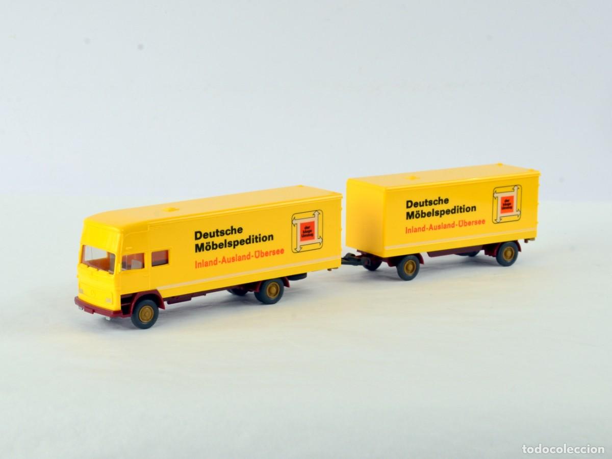Coches a escala: Wiking Escala 1:87 H0 Antiguo Cami&oacute;n de Mudanzas Mercedes Benz LP1317 DMS con Remolque 1976 - 79
