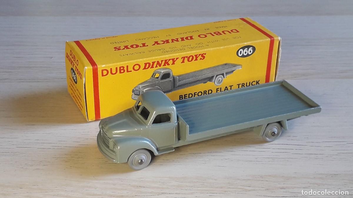 Coches a escala: Bedford flat truck # 066, metal, 107 mm, DUBLO Dinky Toys Meccano England, original a&ntilde;os 50-60.