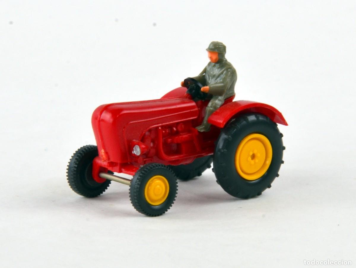 Coches a escala: Wiking Escala 1:87 H0 Tractor Porsche Rojo con Figura
