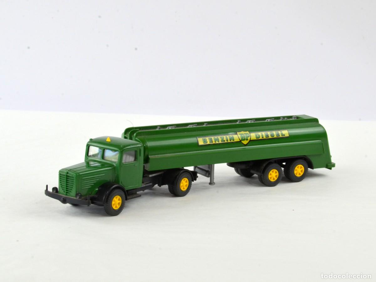 Coches a escala: Wiking Escala 1:87 H0 Cami&oacute;n Articulado Cisterna B&uuml;ssing 8000 BP