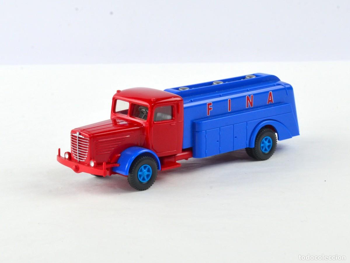 Coches a escala: Wiking Escala 1:87 H0 Cami&oacute;n Cisterna B&uuml;ssing 8000 Fina