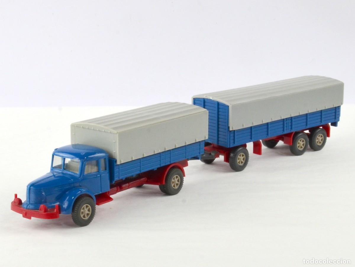 Coches a escala: Wiking Escala 1:87 H0 Cami&oacute;n Krupp Titan con Remolque Azul