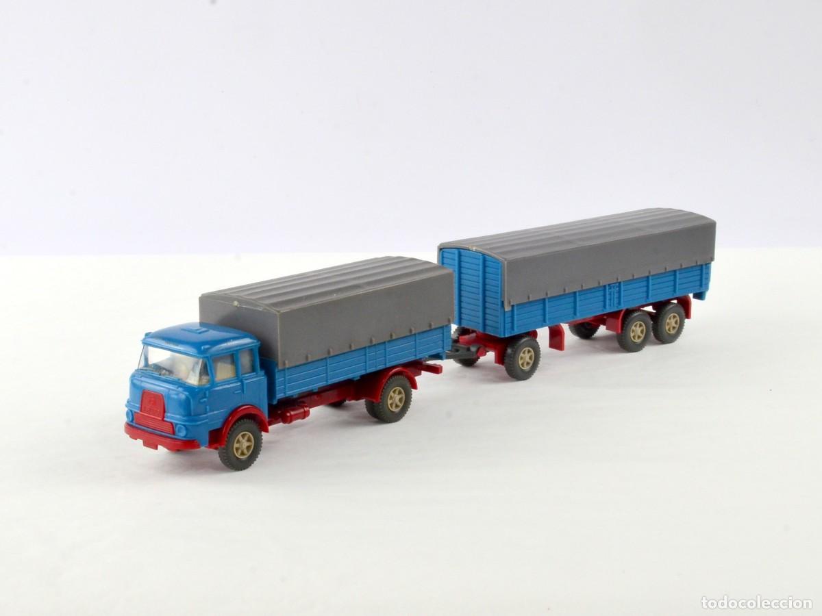Coches a escala: Wiking Escala 1:87 H0 Cami&oacute;n Krupp 806 con Remolque Azul