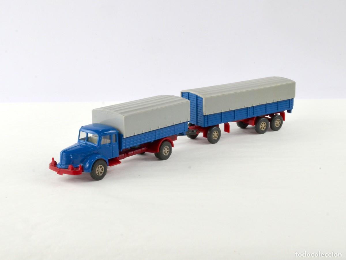 Coches a escala: Wiking Escala 1:87 H0 Cami&oacute;n Krupp Titan con Remolque Azul