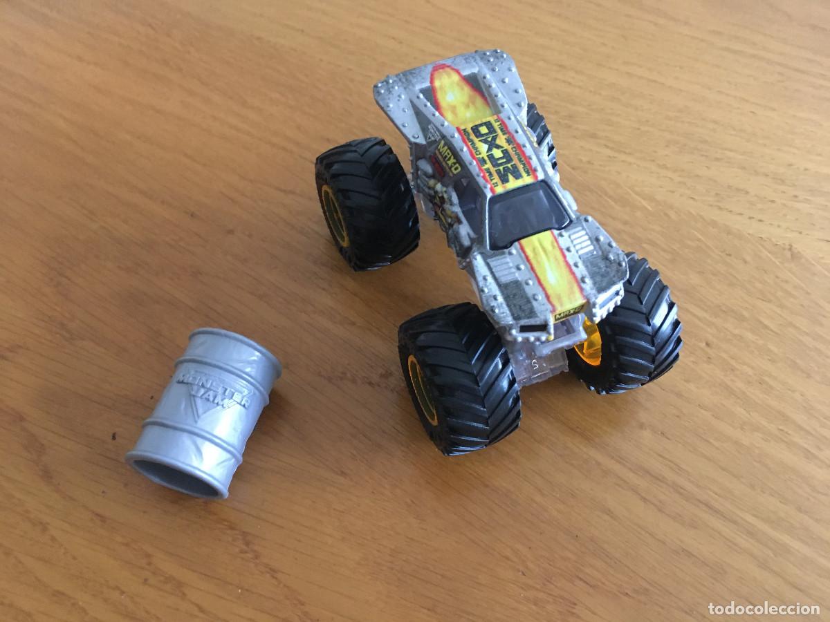 Coches a escala: Coche Monster jam MAXD con barril. 1/64. - Foto 2