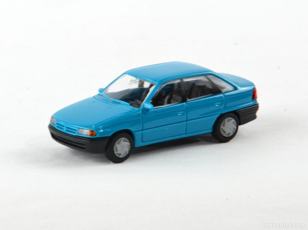 Coches a escala: Rietze Escala 1:87 H0 Opel Astra Sedan Turquesa con Caja