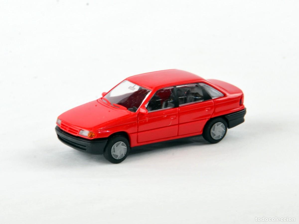 Coches a escala: Rietze Escala 1:87 H0 Opel Astra Sedan Rojo con Caja