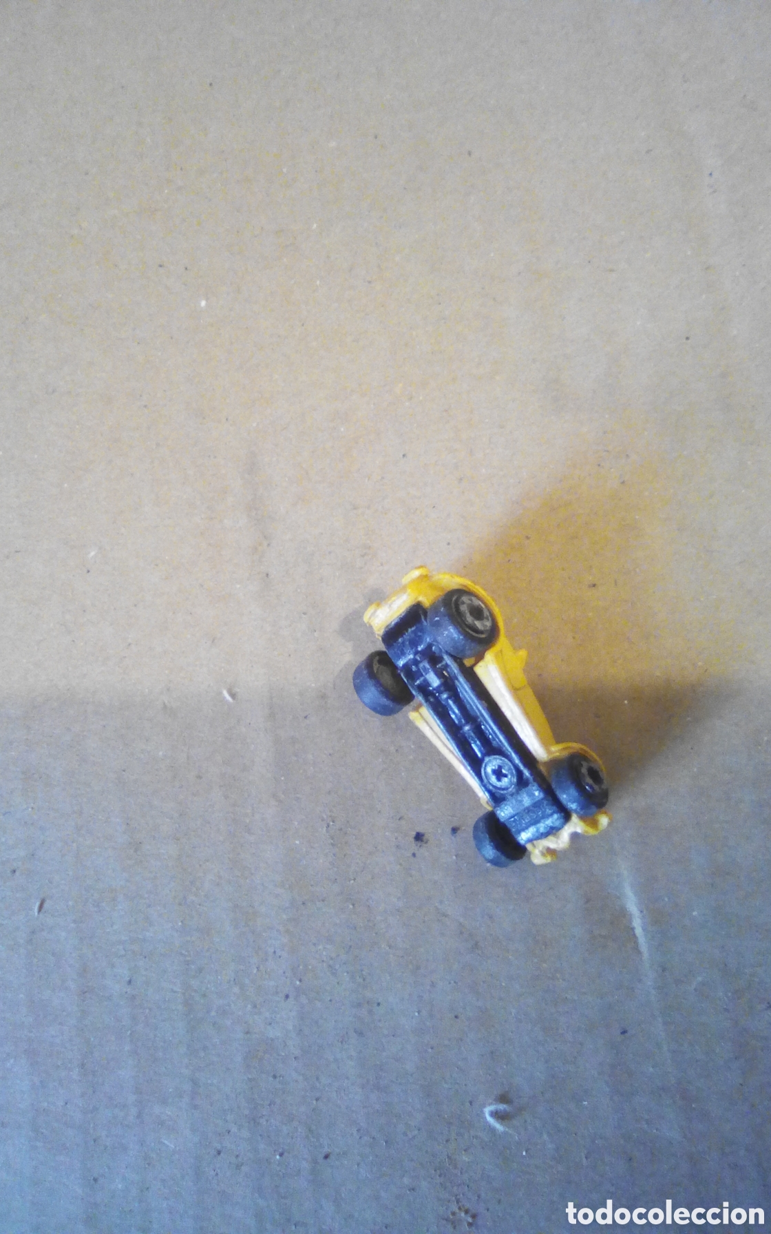 Coches a escala: Mini coche descapotable. &copy; Hasbro. Mide 32 mm. - Foto 2