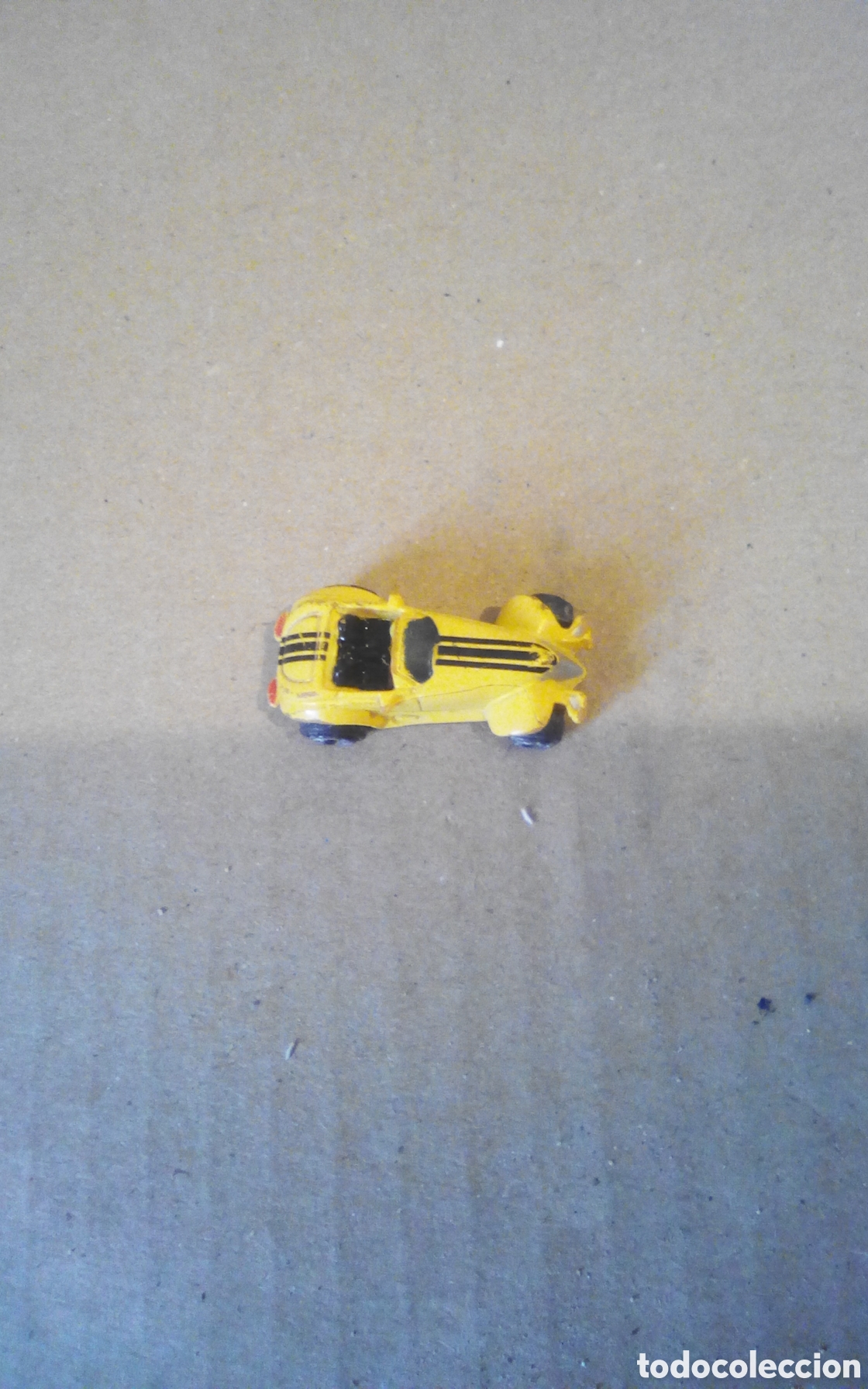 Coches a escala: Mini coche descapotable. &copy; Hasbro. Mide 32 mm. - Foto 1