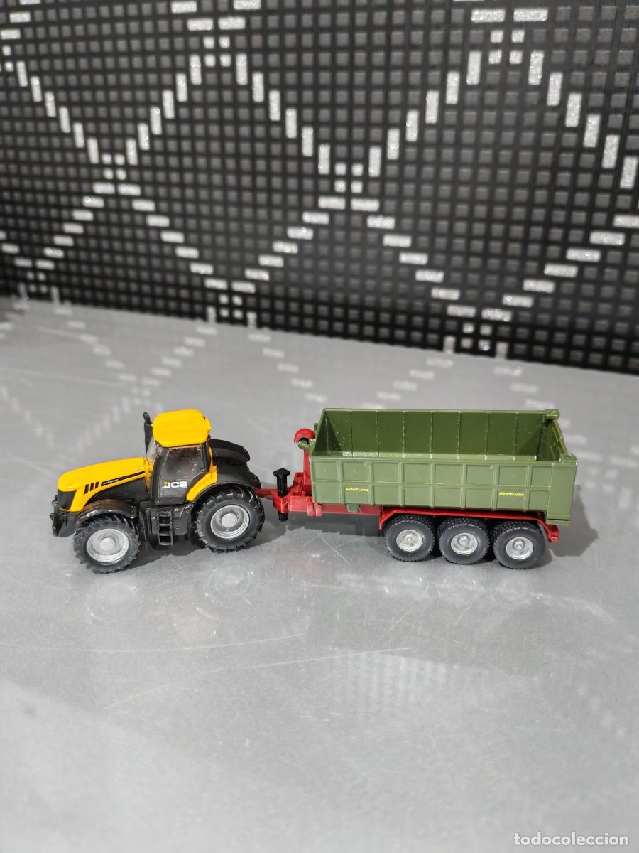 Coches a escala: Siku Farmer 1855 &ndash; JCB 8250 + Remolque elevador