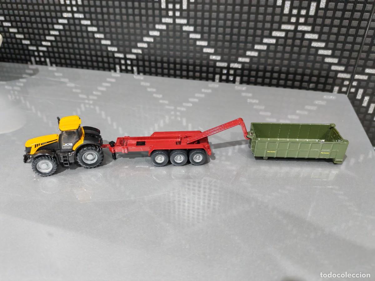 Coches a escala: Siku Farmer 1855 &ndash; JCB 8250 + Remolque elevador - Foto 2