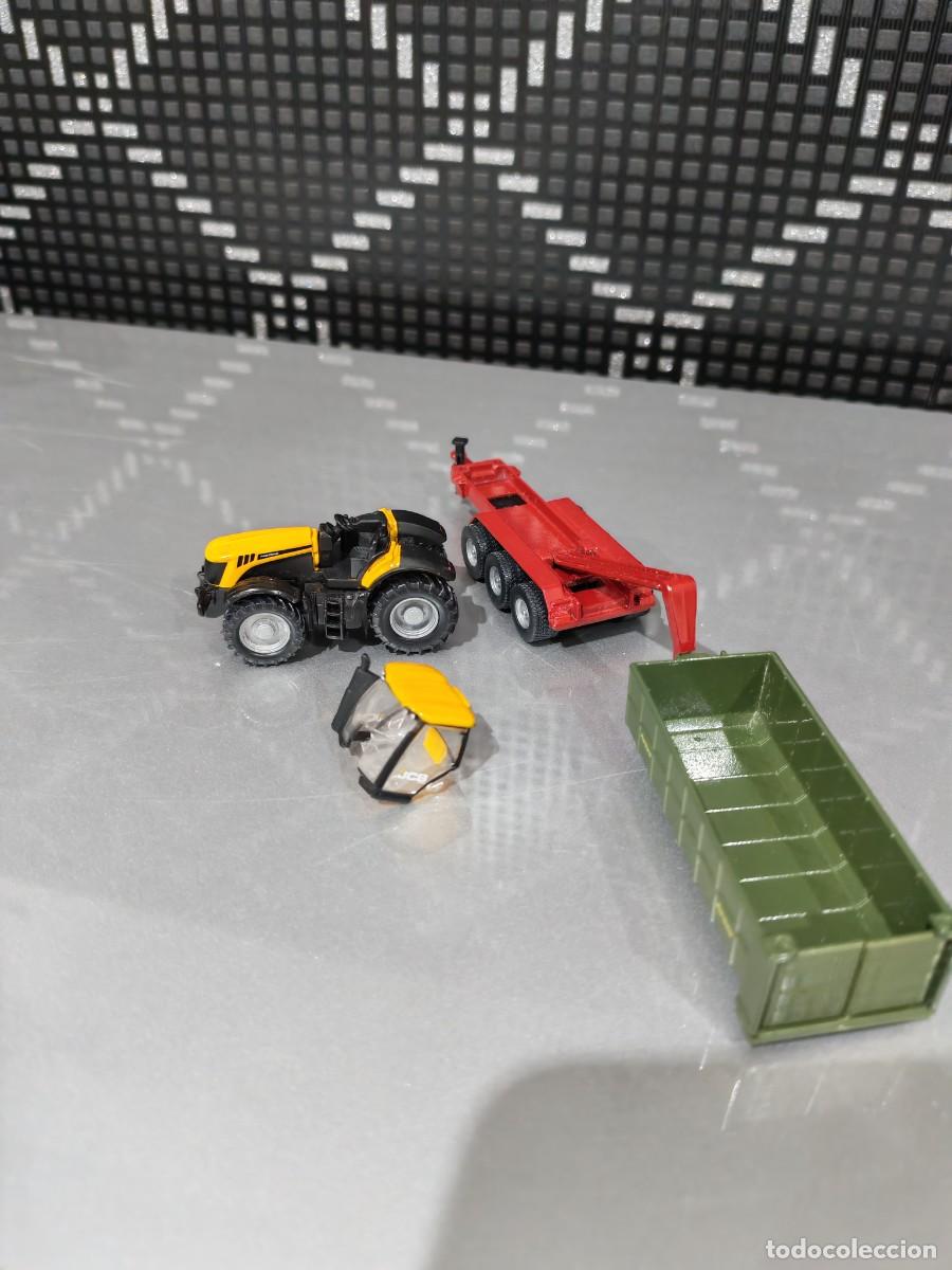 Coches a escala: Siku Farmer 1855 &ndash; JCB 8250 + Remolque elevador - Foto 3