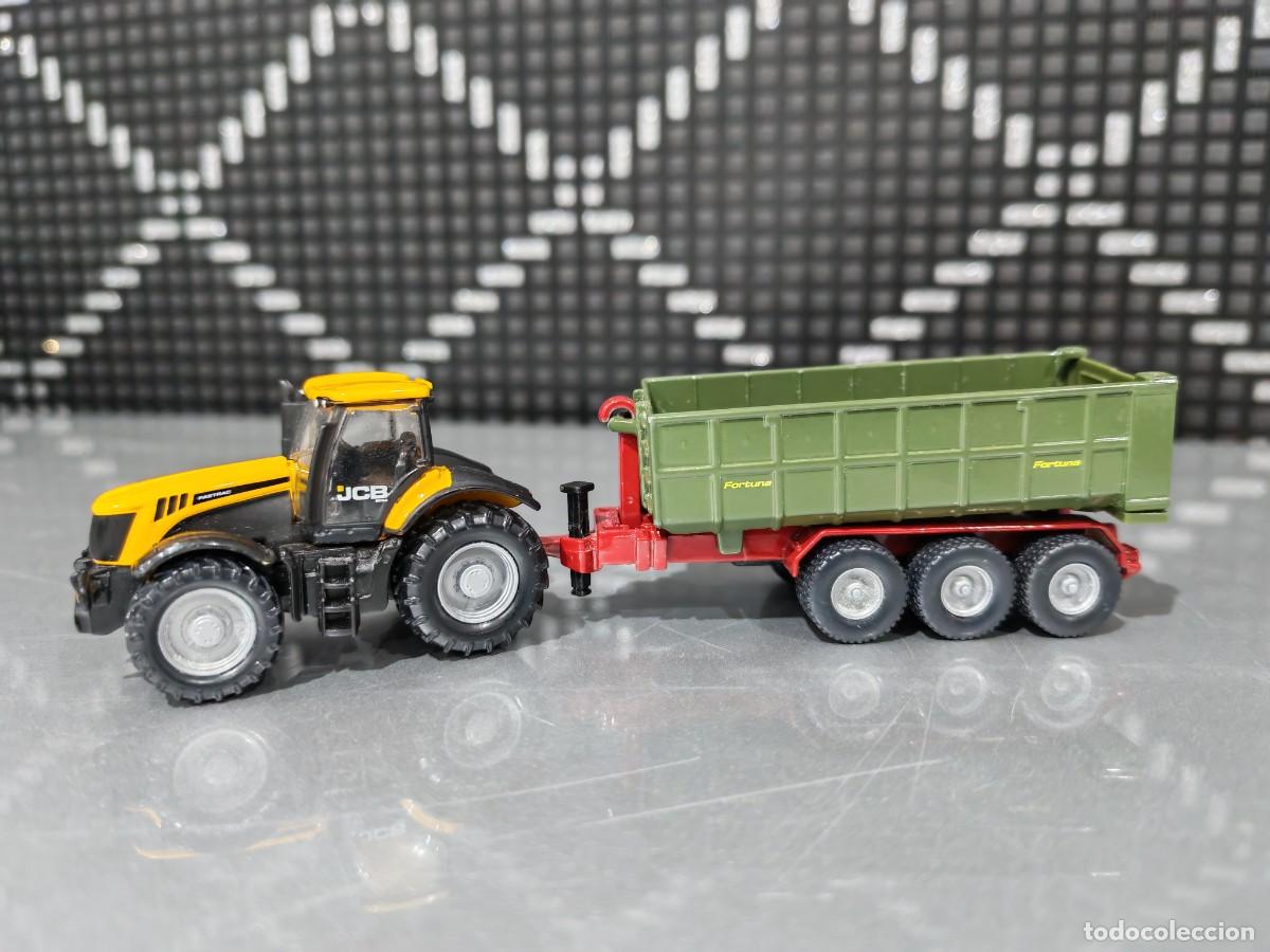 Coches a escala: Siku Farmer 1855 &ndash; JCB 8250 + Remolque elevador - Foto 4