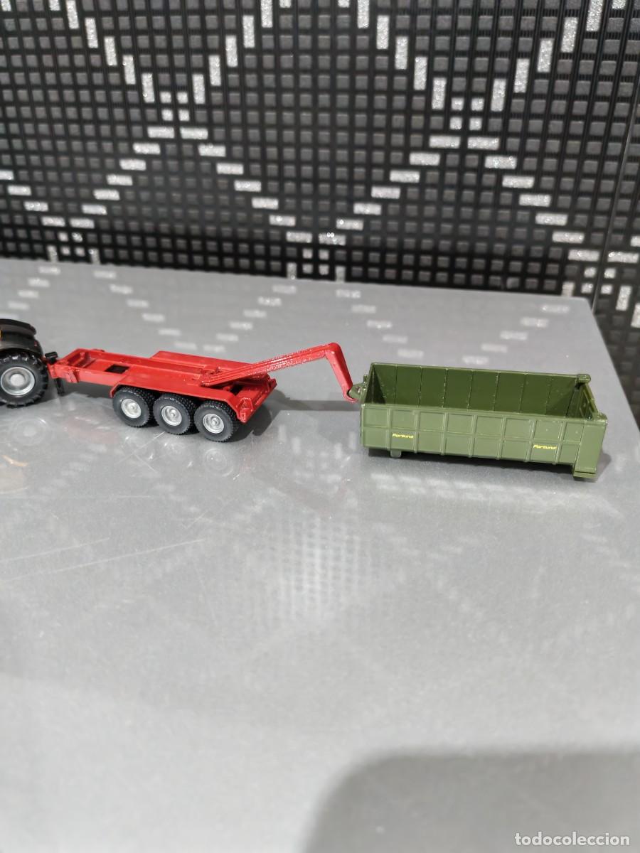 Coches a escala: Siku Farmer 1855 &ndash; JCB 8250 + Remolque elevador - Foto 5