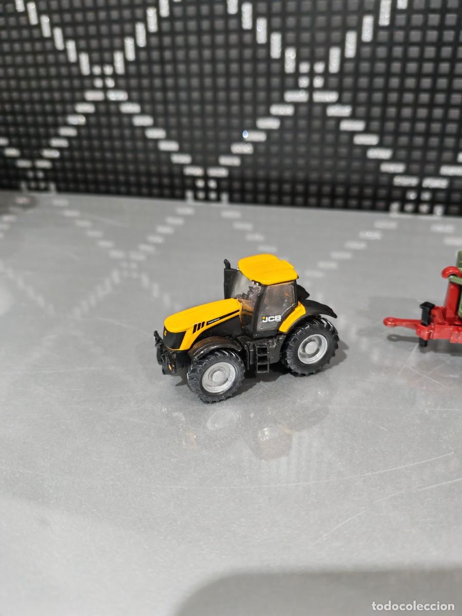 Coches a escala: Siku Farmer 1855 &ndash; JCB 8250 + Remolque elevador - Foto 6