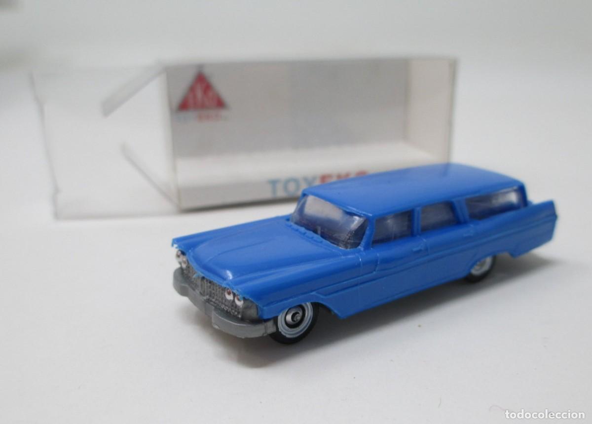 Coches a escala: Coche de Eko Toyeko - Escala 1/87 - Plymouth Station Wagon