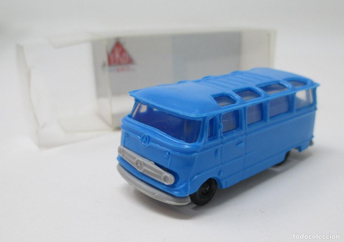 Coches a escala: Bus de la casa Eko Toyeko - Mercedes Benz O 319 - Escala 1/87