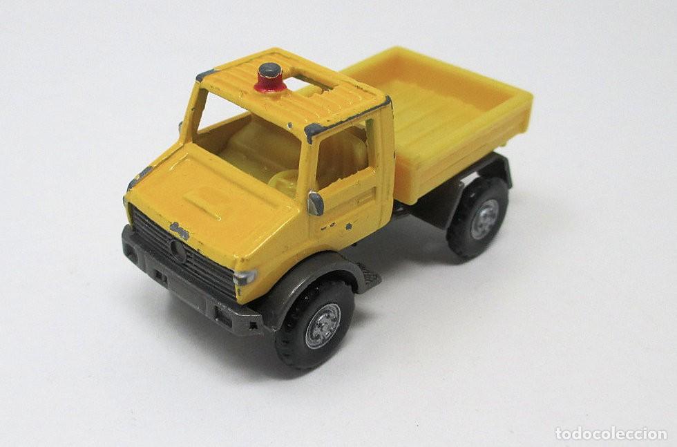Coches a escala: Cami&oacute;n Unimog Volquete de Smart Toys de 1998 - Mide 5 cm de largo. Metal y pl&aacute;stico