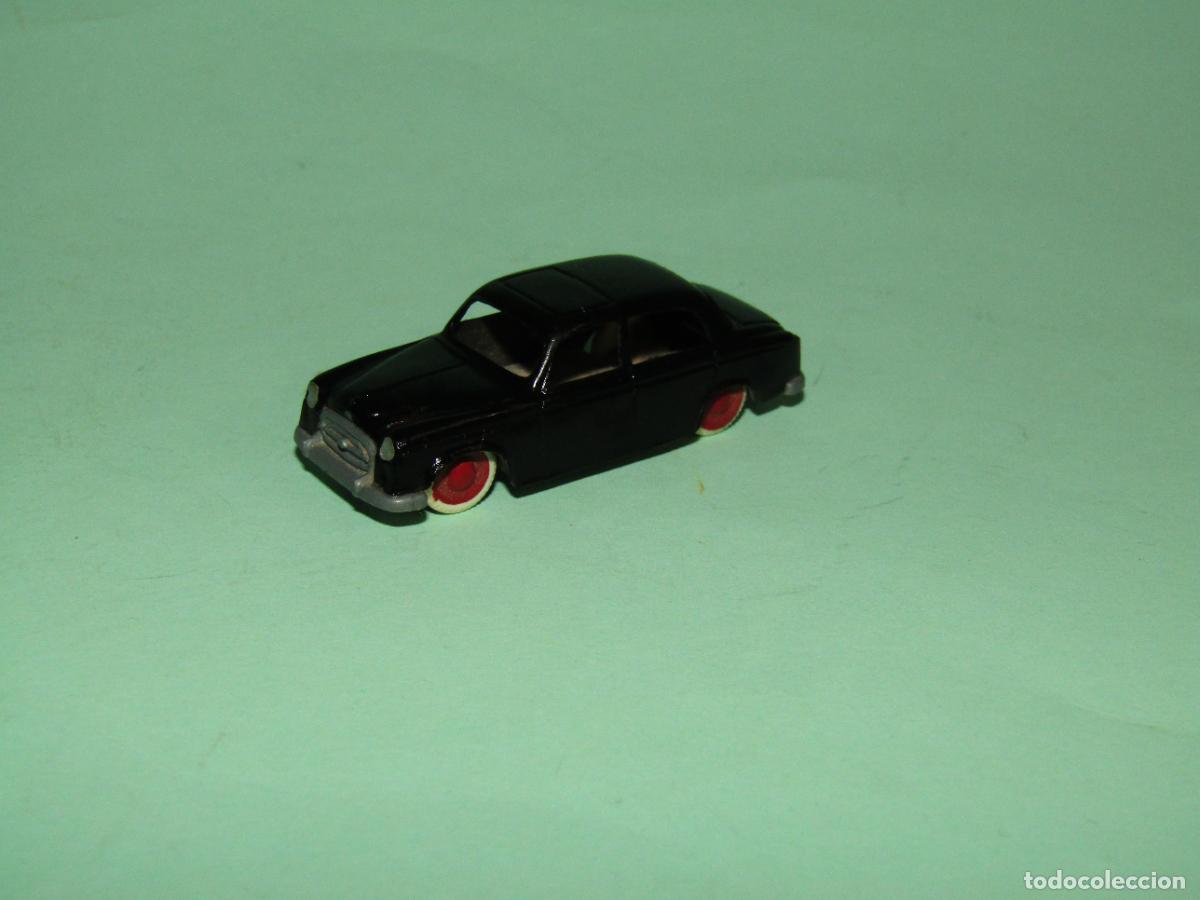 Coches a escala: Antiguo PEUGEOT 403 en Escala 1/86 *H0* de Made in France