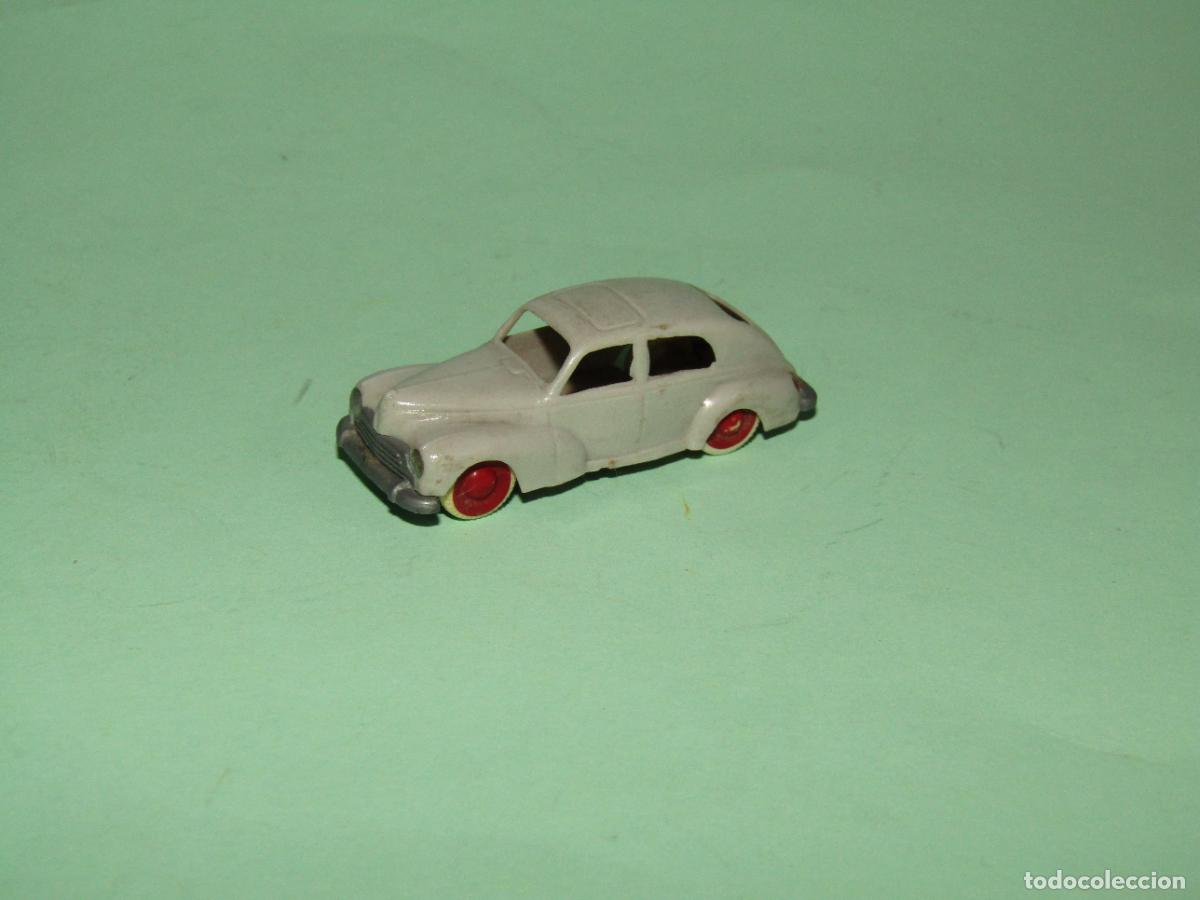 Coches a escala: Antiguo PEUGEOT 203 en Escala 1/86 *H0* de Made in France