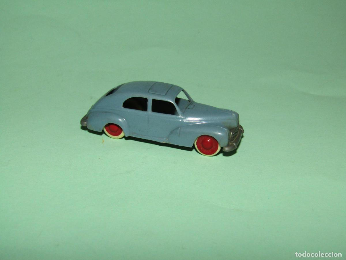 Coches a escala: Antiguo PEUGEOT 203 en Escala 1/86 *H0* de Made in France