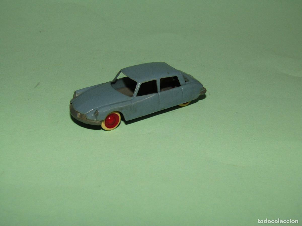 Coches a escala: Antiguo CITRO&Euml;N DS 19 Tibur&oacute;n en Escala 1/86 *H0* de JOUEF Made in France