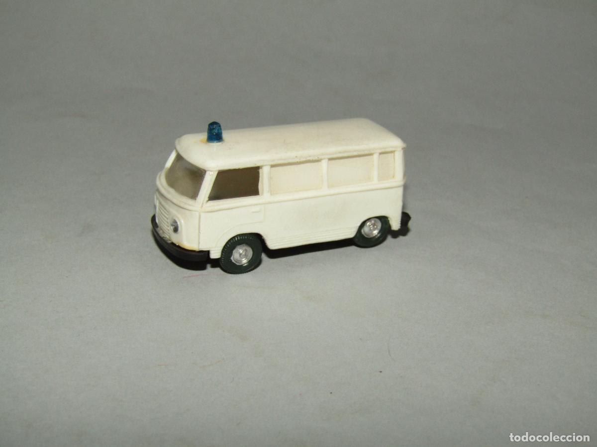 Coches a escala: Antigua Furgoneta FORD FK Ambulancia en Escala 1/88 *H0* de EKO Made in Spain