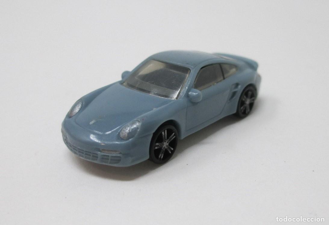 Coches a escala: Porsche - Mide 4 cm de largo, casi seguro escala N - Pl&aacute;stico