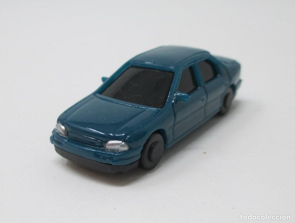 Coches a escala: Coche especial para trenes escala H0 - Mide 5 cm. Todo de pl&aacute;stico