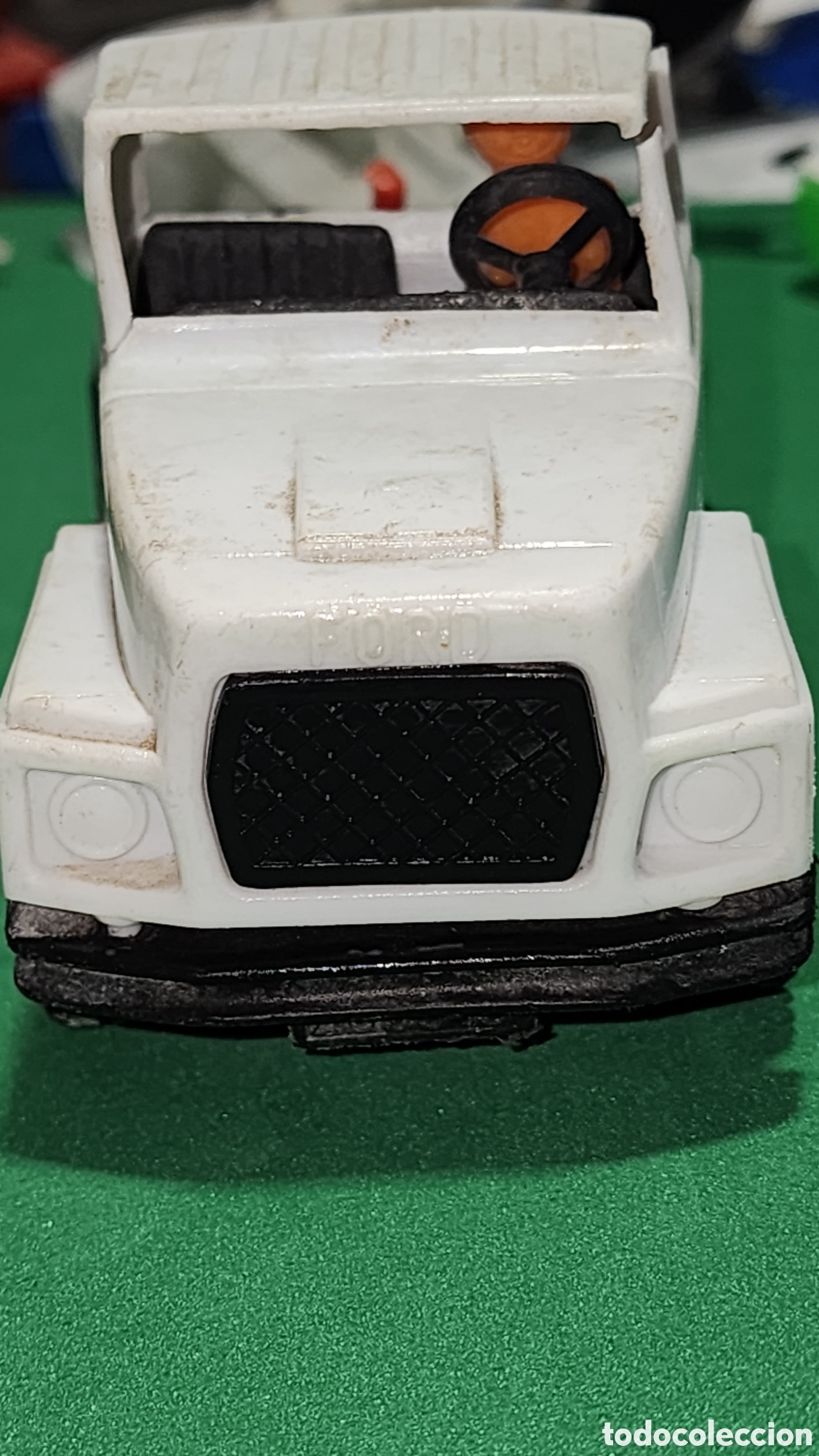 Coches a escala: Antiguo Cami&oacute;n Ford de Pl&aacute;stico VAM (16.5 cm) &ndash; 3 Ejes / 6 Ruedas con Chofer &ndash; Vintage 70s/80s