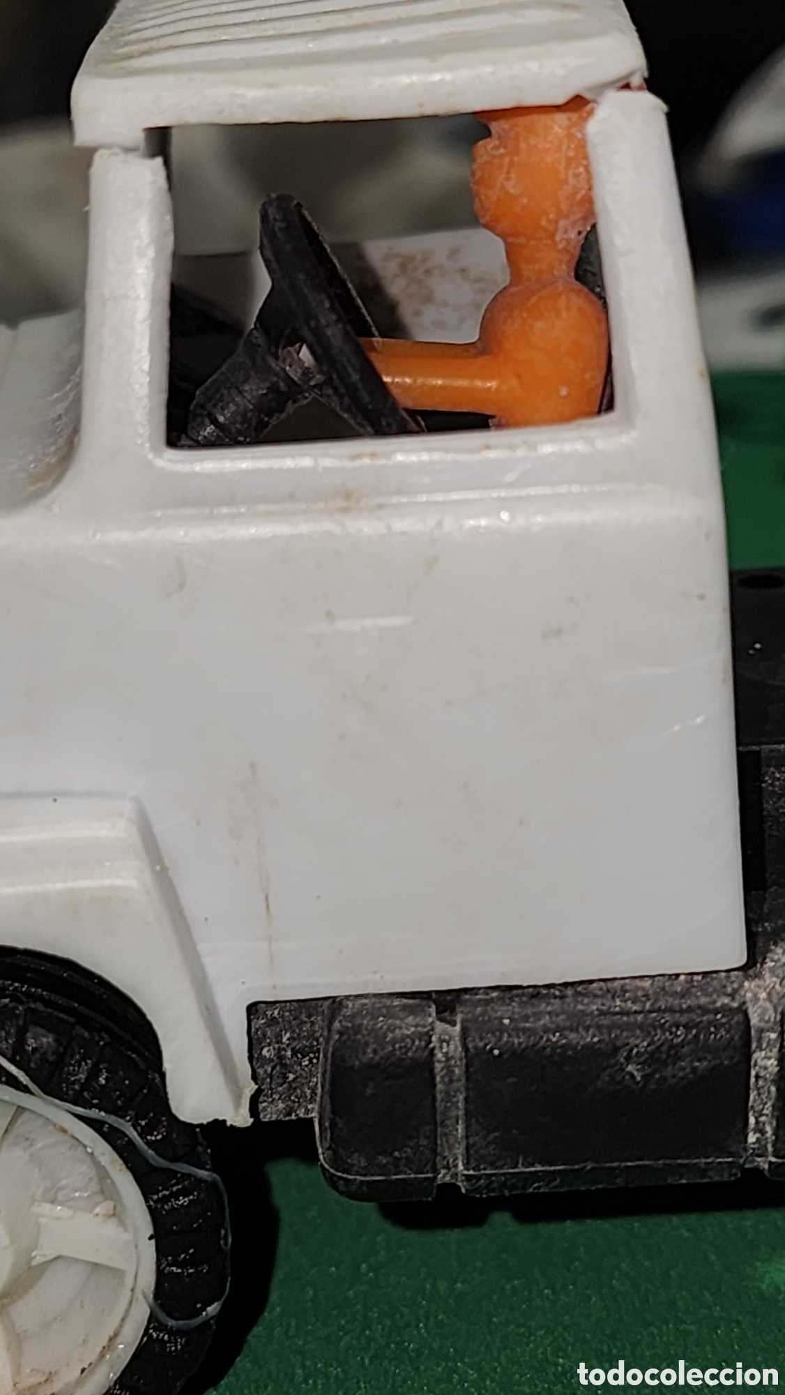 Coches a escala: Antiguo Cami&oacute;n Ford de Pl&aacute;stico VAM (16.5 cm) &ndash; 3 Ejes / 6 Ruedas con Chofer &ndash; Vintage 70s/80s